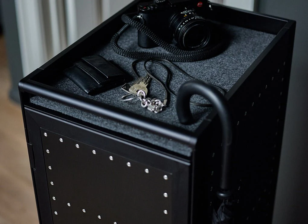 Classic Rivet Rocker Black Edition Airplane Trolley by Bordbar - Image 7