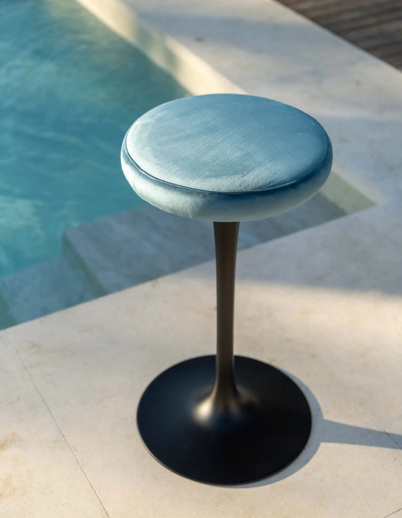 Eero Saarinen Swivel Stool - Image 6