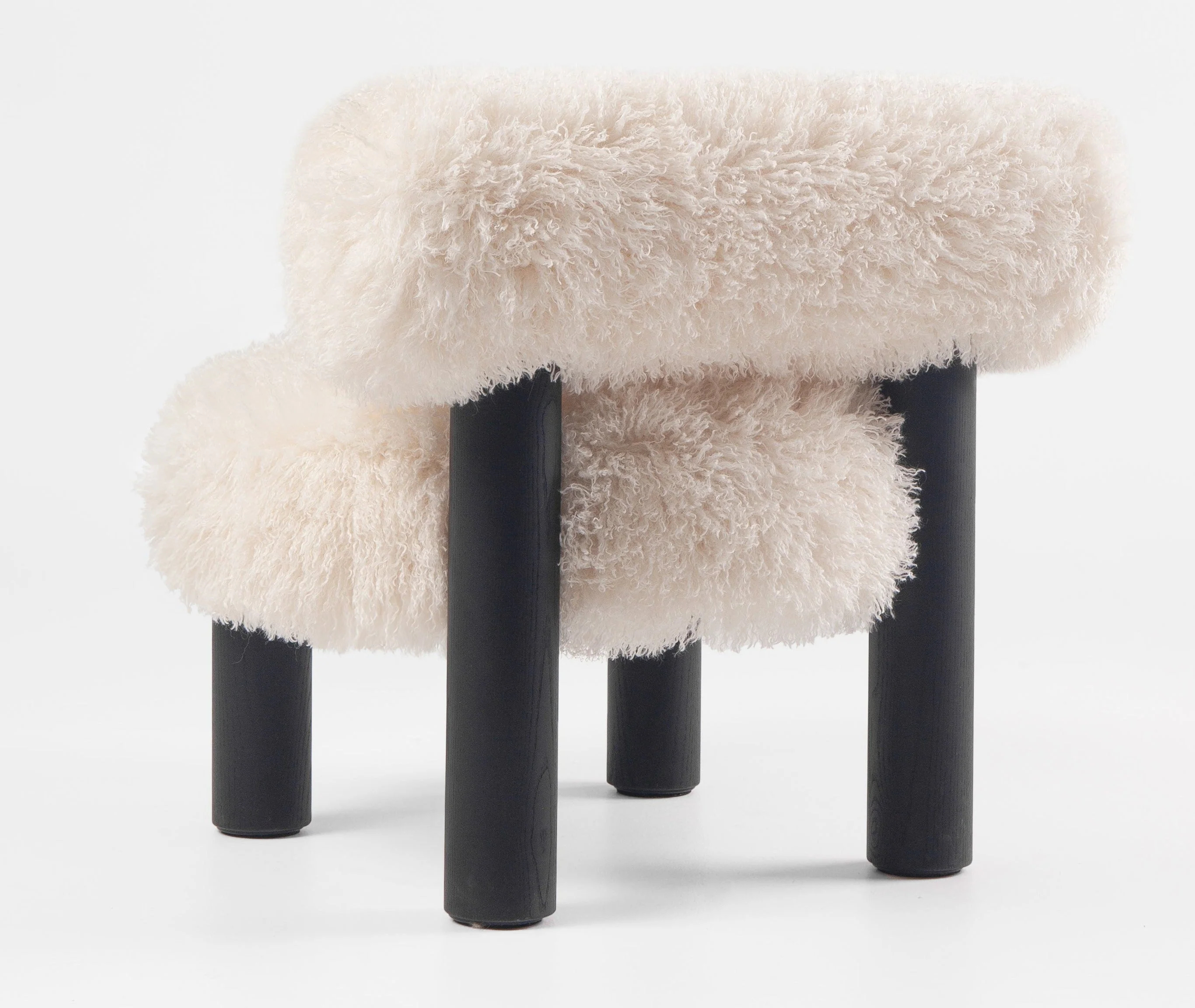Gropius Low Chair CS2 Fluffy Edition by Noom - Image 5