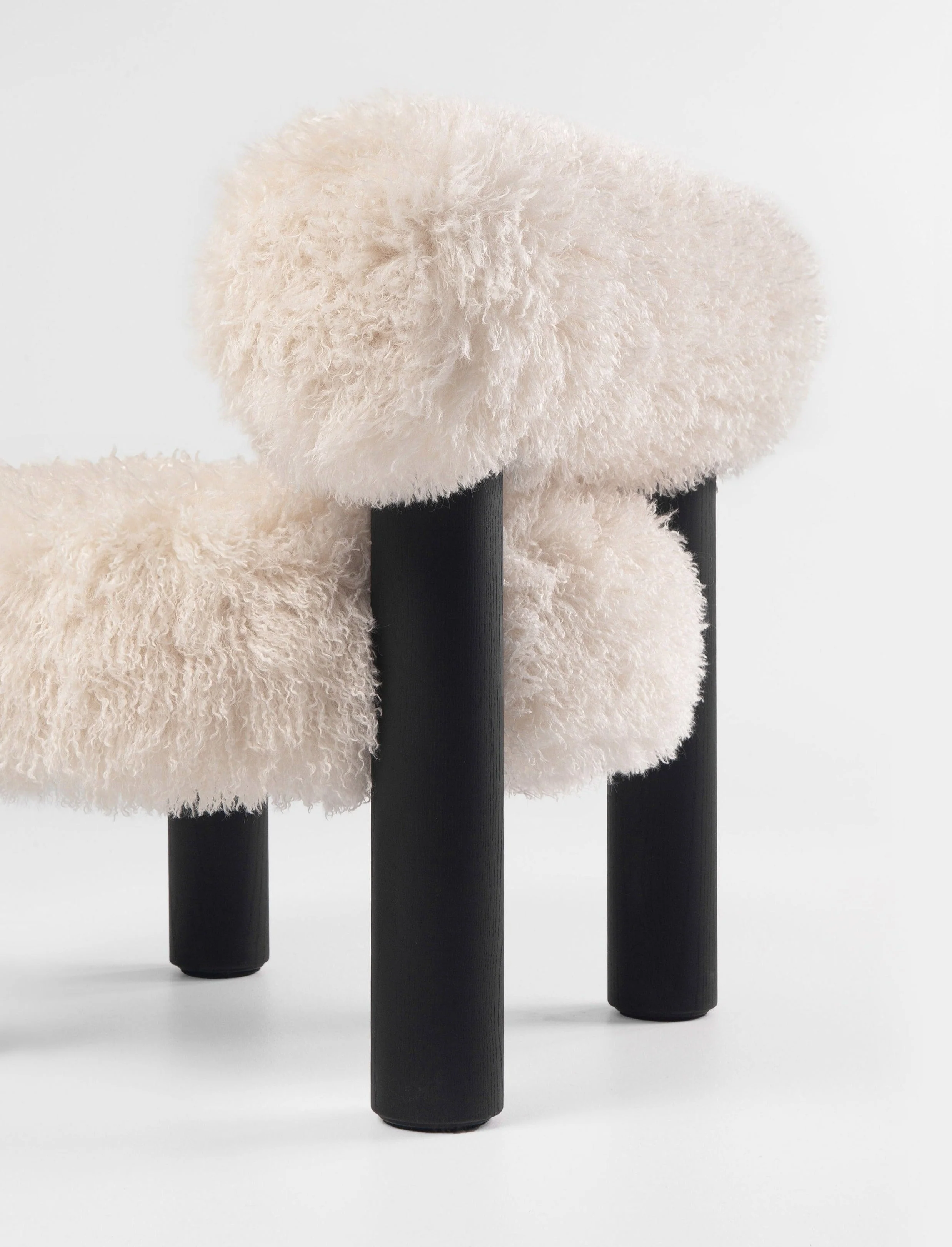 Gropius Low Chair CS2 Fluffy Edition by Noom - Image 6