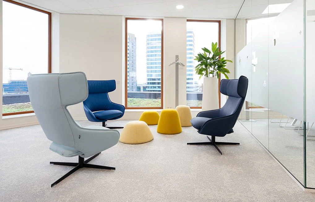 Kalm Swivel Lounge Chair by Artifort - Image 9