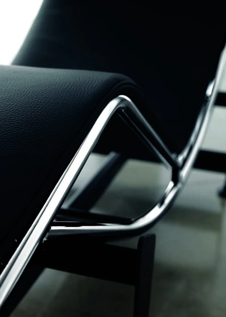 Le Corbusier Chaise Lounge (LC4) - Image 2