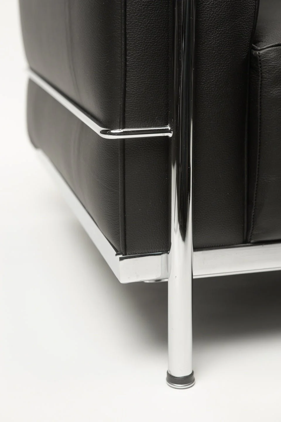 Le Corbusier Grand Confort Loveseat (LC3) - Image 4
