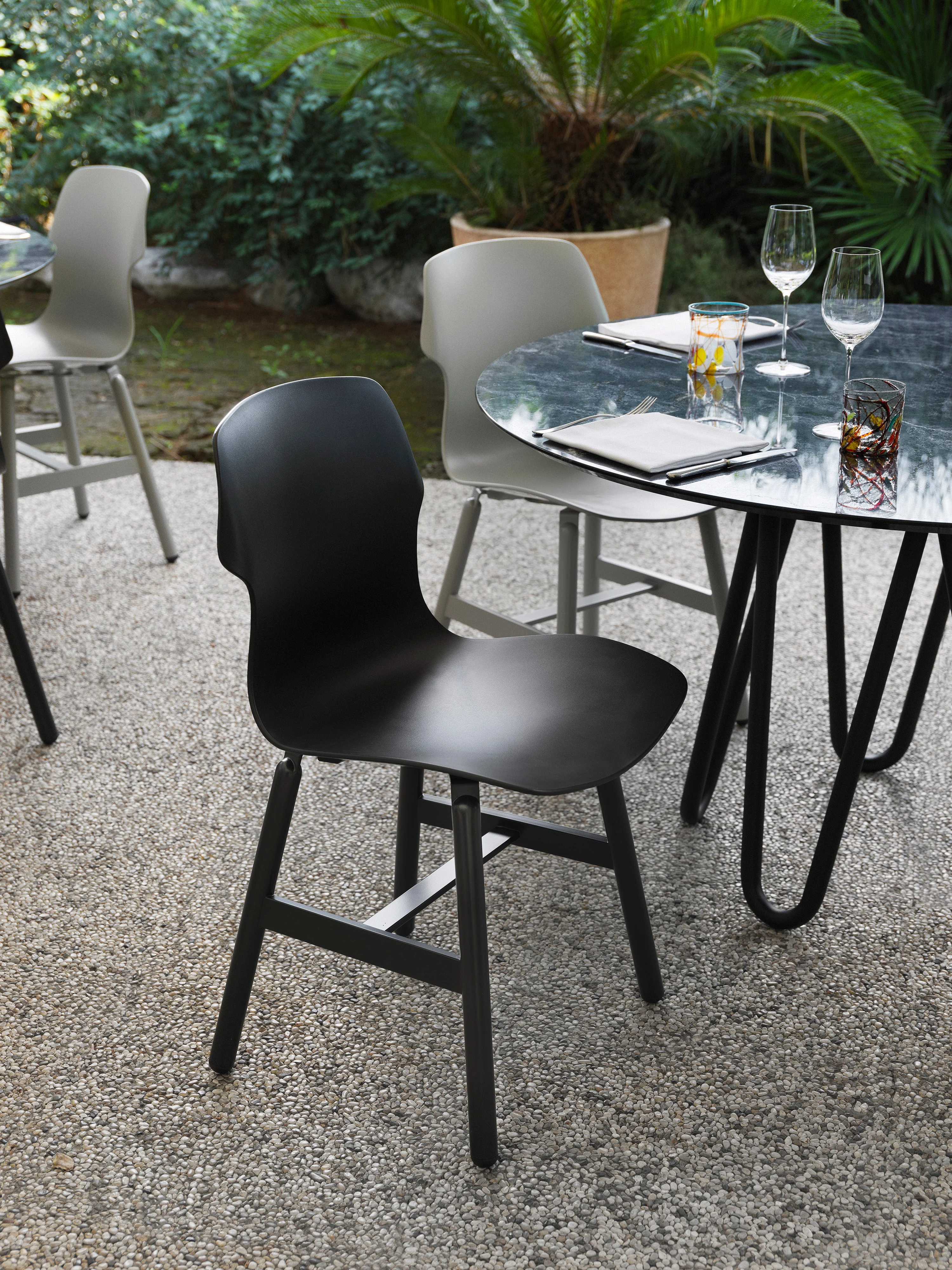 Meduse Dining Table by Casamania - Image 18