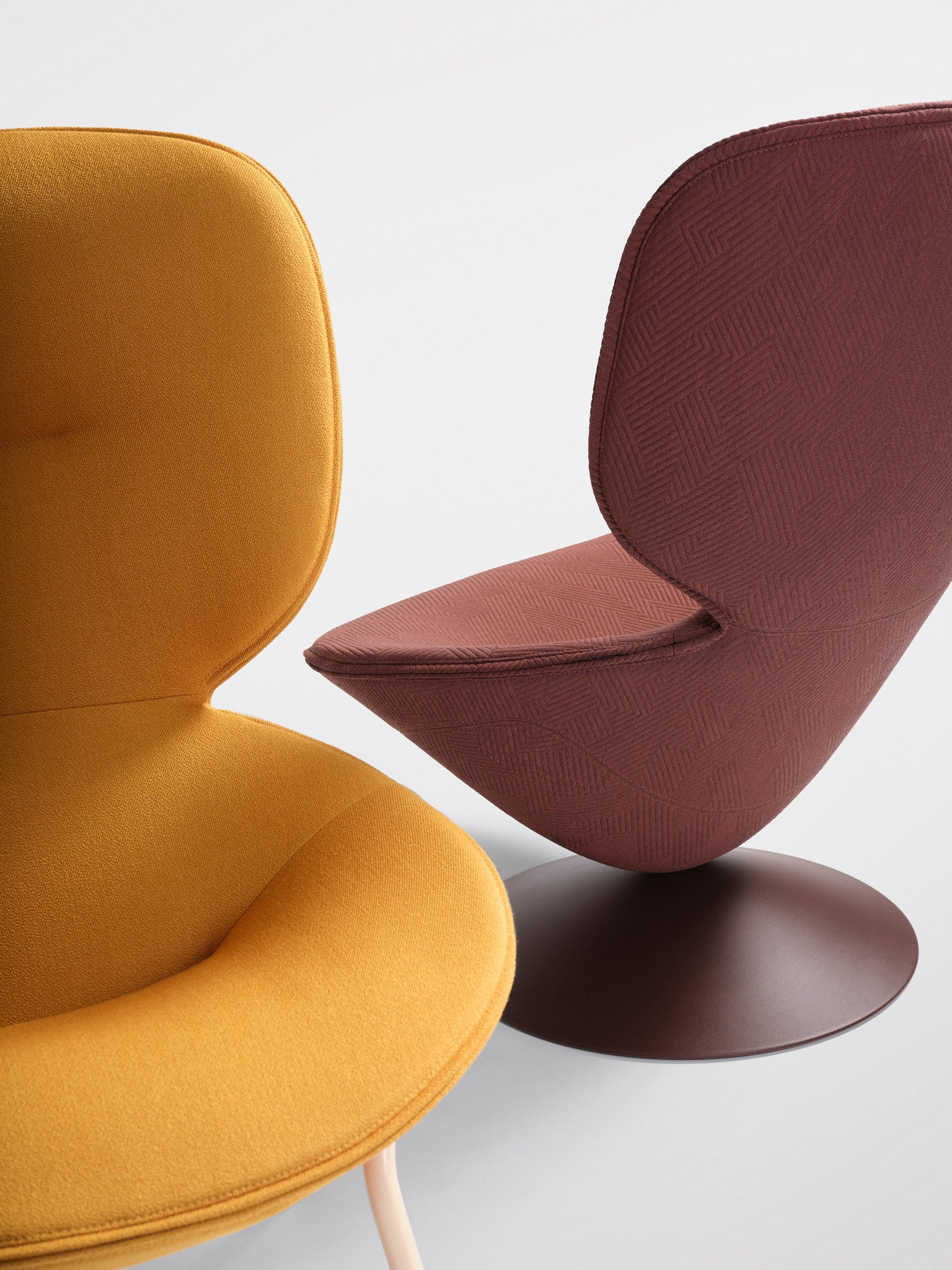 Moon Lounge Chair by Artifort -Disc Swivel Base - Image 8