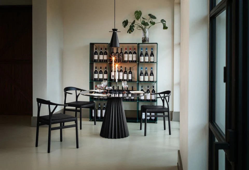 Plisse 48" Dining Table by Midj - Image 2