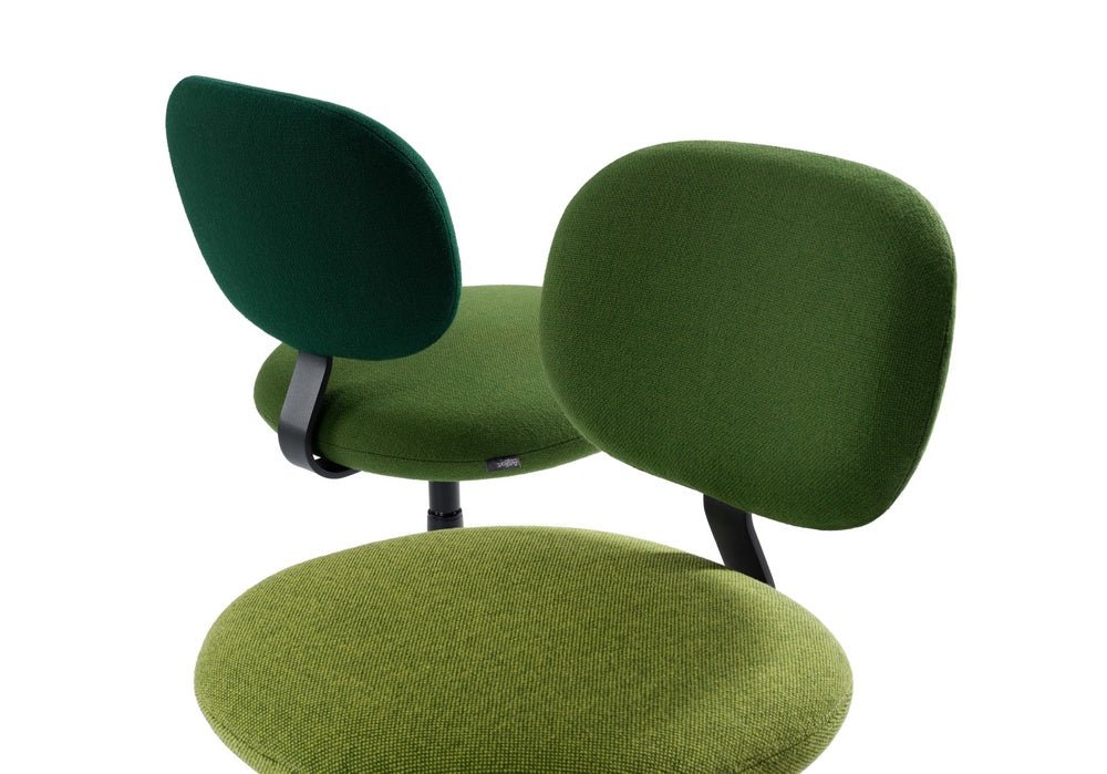 Vega Chair with Star Base by Artifort - Image 5